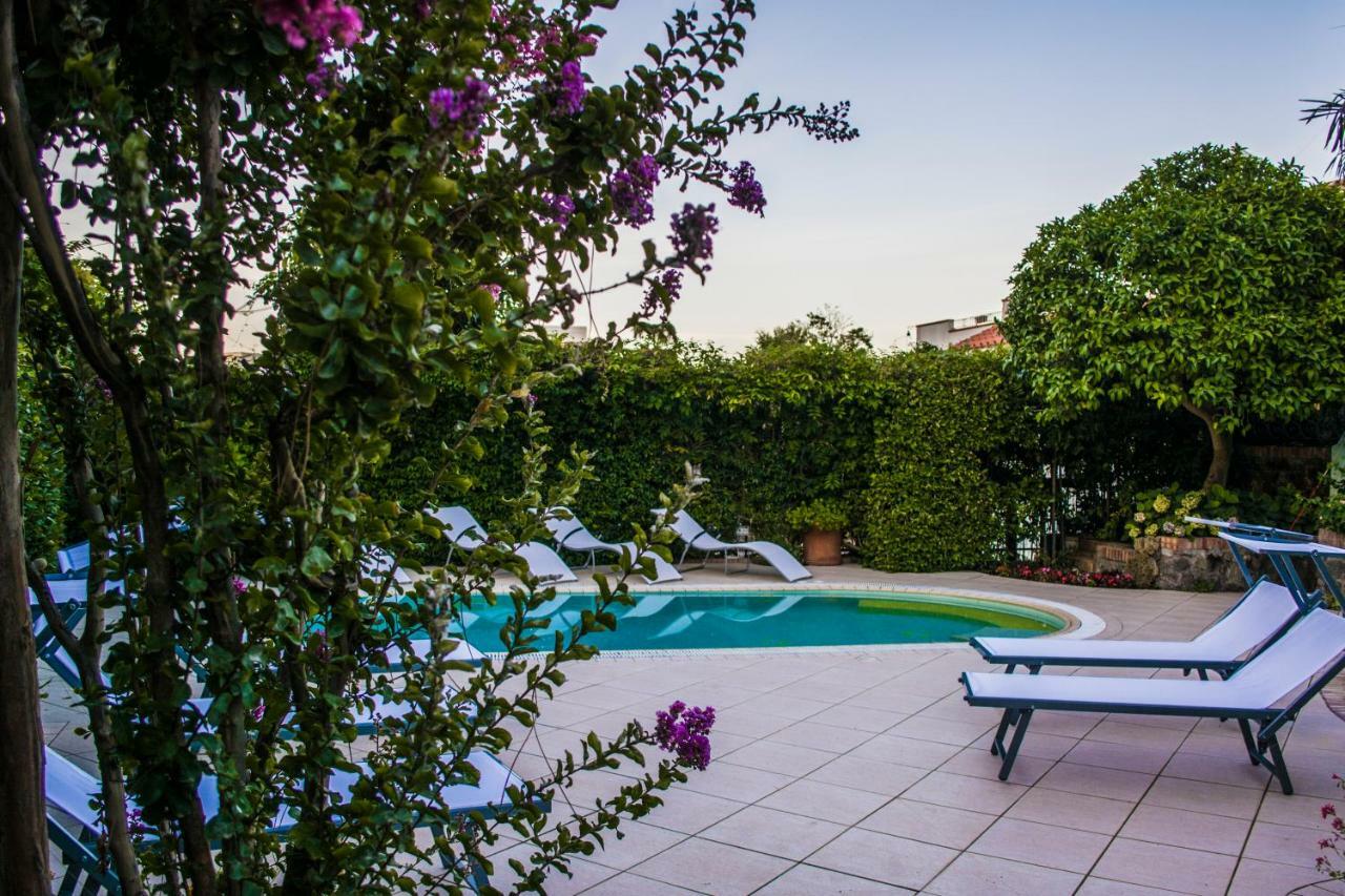 Villa Marylu' Ísquia Exterior foto